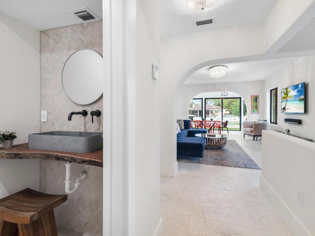 7820 Hawthorne Avenue, Miami Beach, FL 33141 Photo