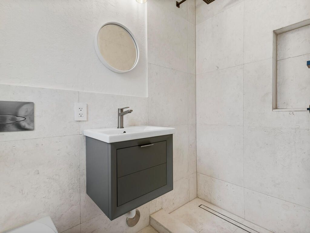 7820 Hawthorne Avenue, Miami Beach, FL 33141 Photo