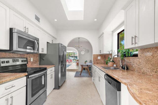 7820 Hawthorne Avenue, Miami Beach, FL 33141 Photo