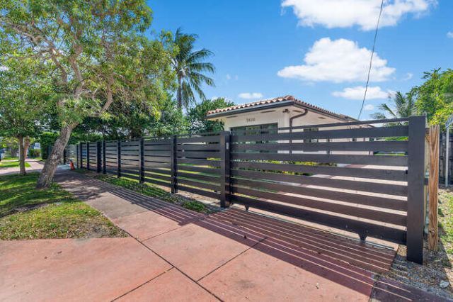 7820 Hawthorne Avenue, Miami Beach, FL 33141 Photo