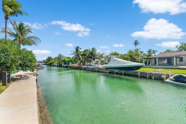 7820 Hawthorne Avenue, Miami Beach, FL 33141 Photo