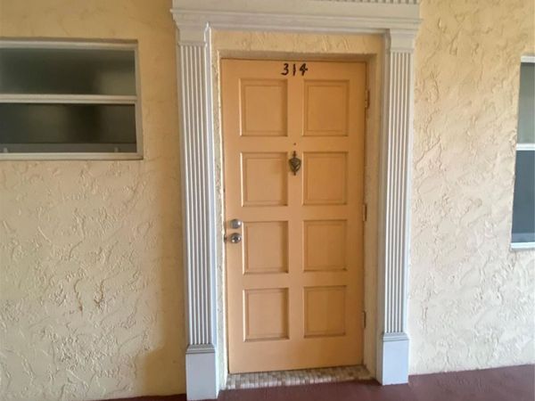 4191 NW 41st St, Unit 314, Lauderdale Lakes, FL 33319