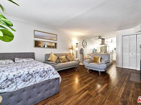 7045 Woodley Avenue, Unit 110, Van Nuys, CA 91406