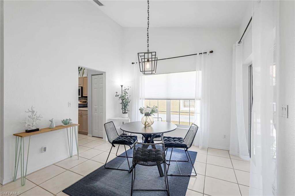 5360 Andover Dr, Unit 202, Naples, FL 34110 Photo