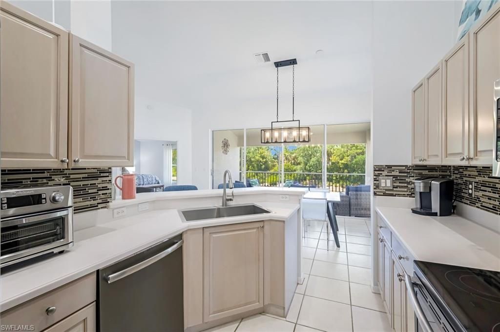 5360 Andover Dr, Unit 202, Naples, FL 34110 Photo