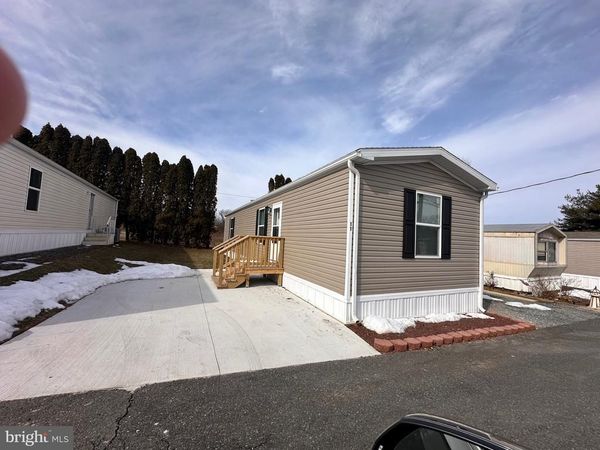 11 WOODLAND LANE, MERTZTOWN, PA 19539