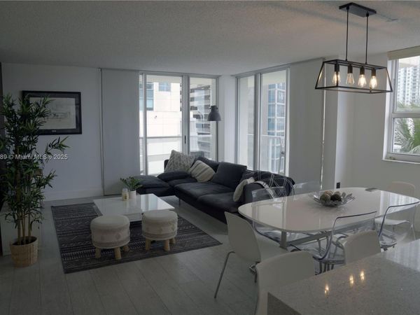 1155 Brickell Bay Dr , Unit 902, Miami, FL 33131