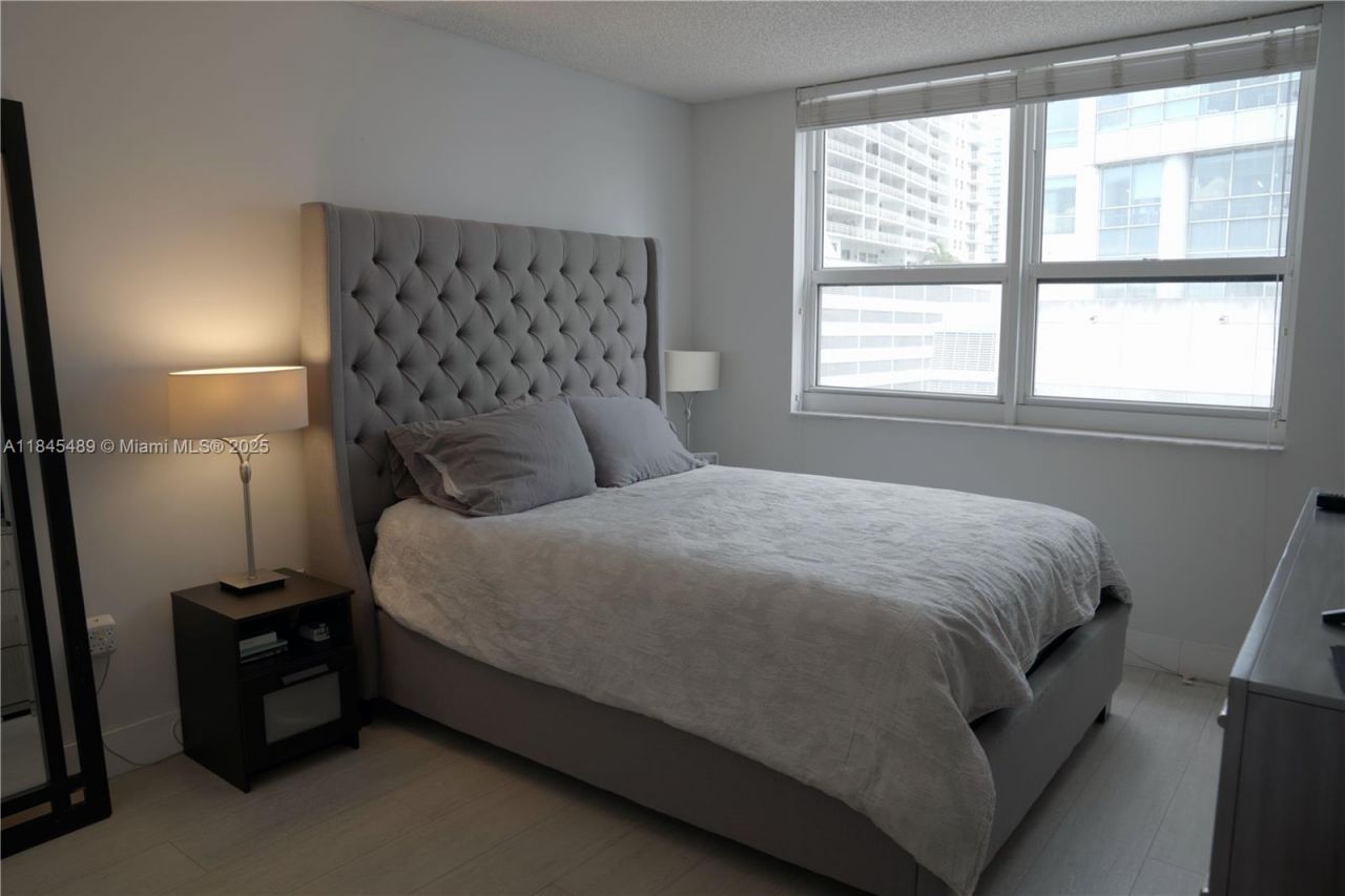 1155 Brickell Bay Dr , Unit 902, Miami, FL 33131 Photo