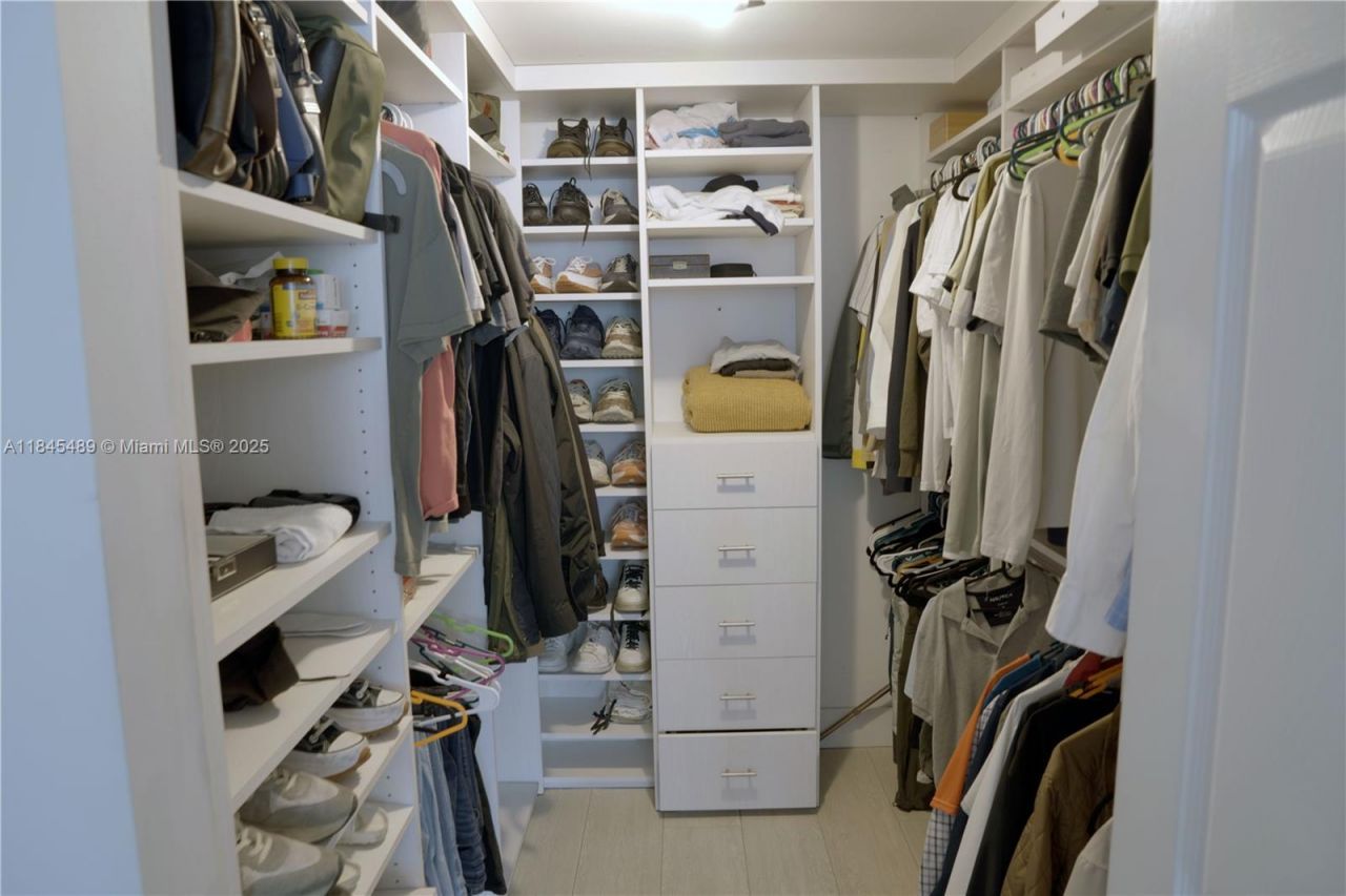 1155 Brickell Bay Dr , Unit 902, Miami, FL 33131 Photo