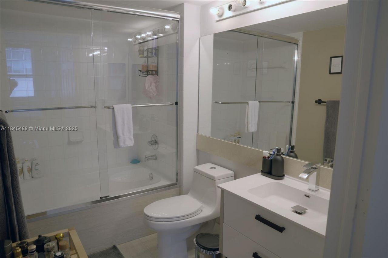 1155 Brickell Bay Dr , Unit 902, Miami, FL 33131 Photo