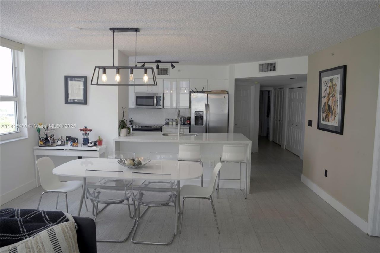 1155 Brickell Bay Dr , Unit 902, Miami, FL 33131 Photo