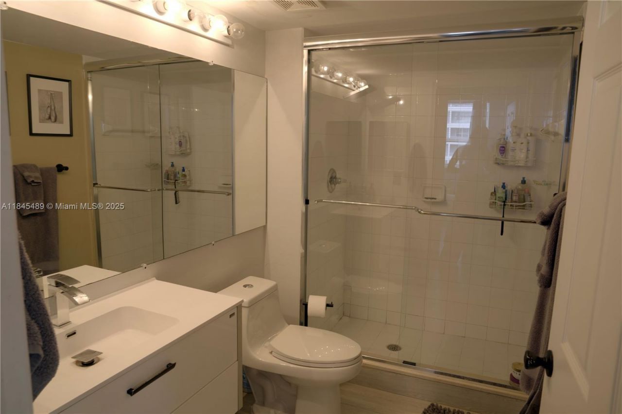 1155 Brickell Bay Dr , Unit 902, Miami, FL 33131 Photo