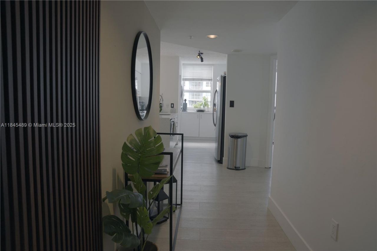 1155 Brickell Bay Dr , Unit 902, Miami, FL 33131 Photo