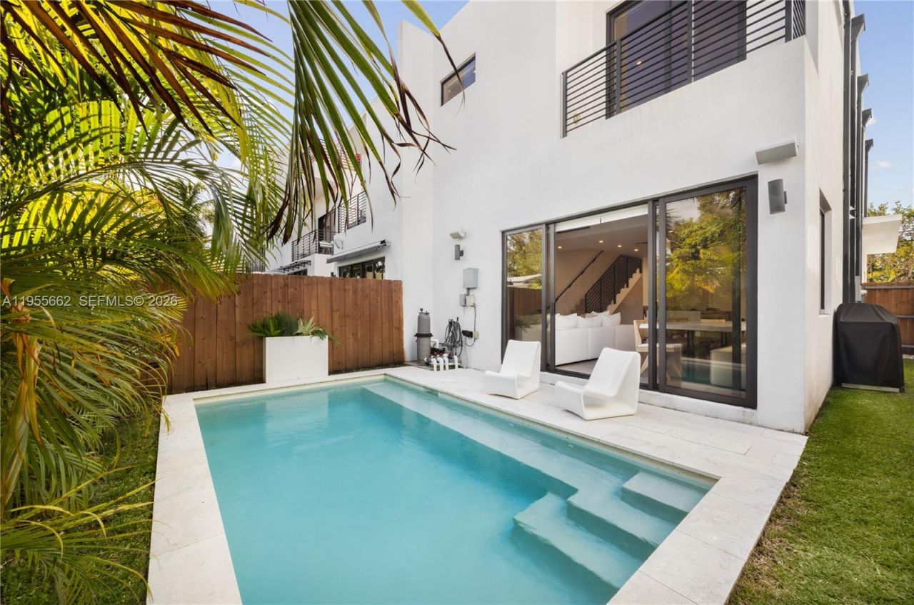 3067 SW 21st Ter, Unit 3067, Miami, FL 33145 Photo