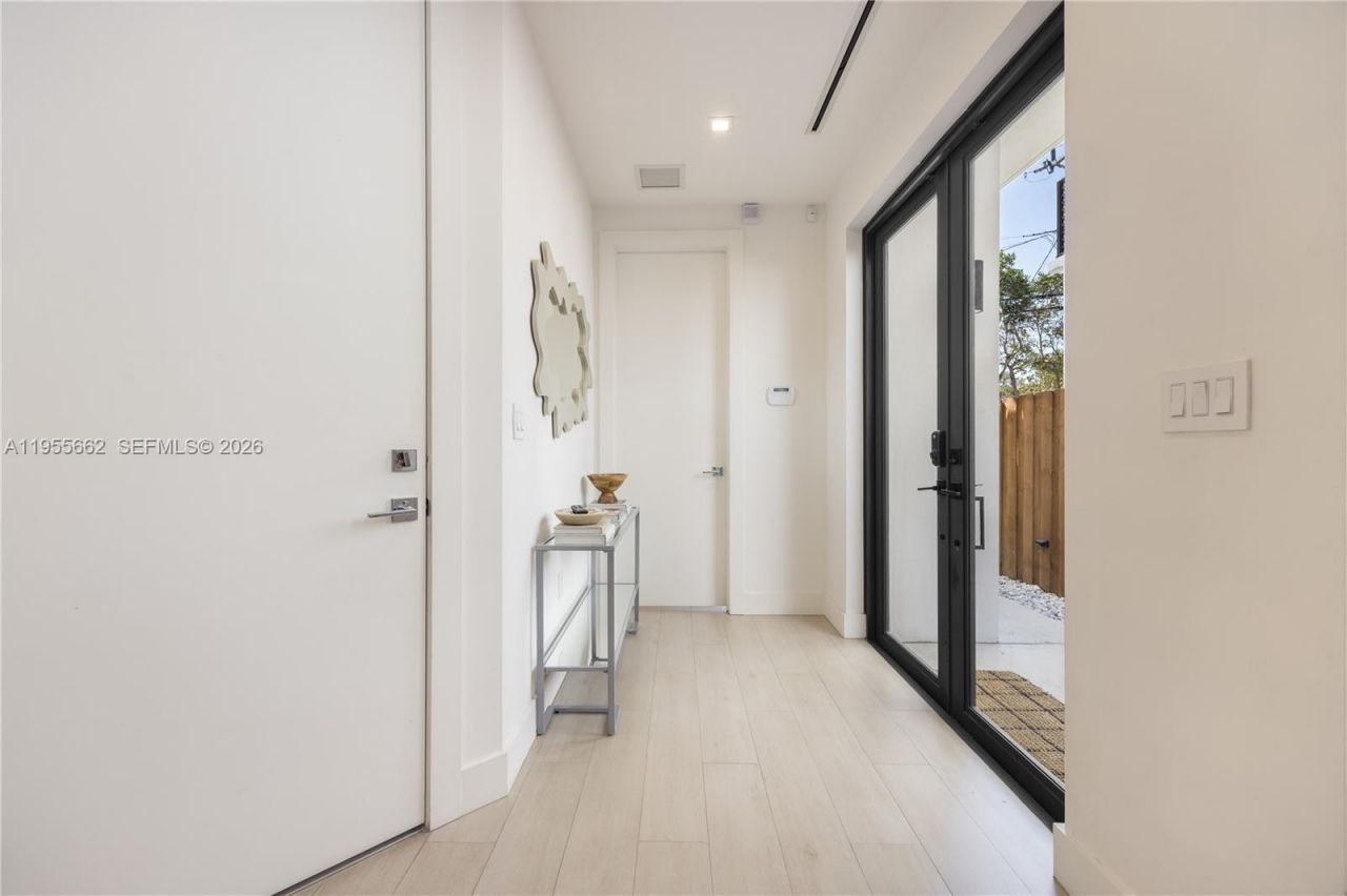 3067 SW 21st Ter, Unit 3067, Miami, FL 33145 Photo