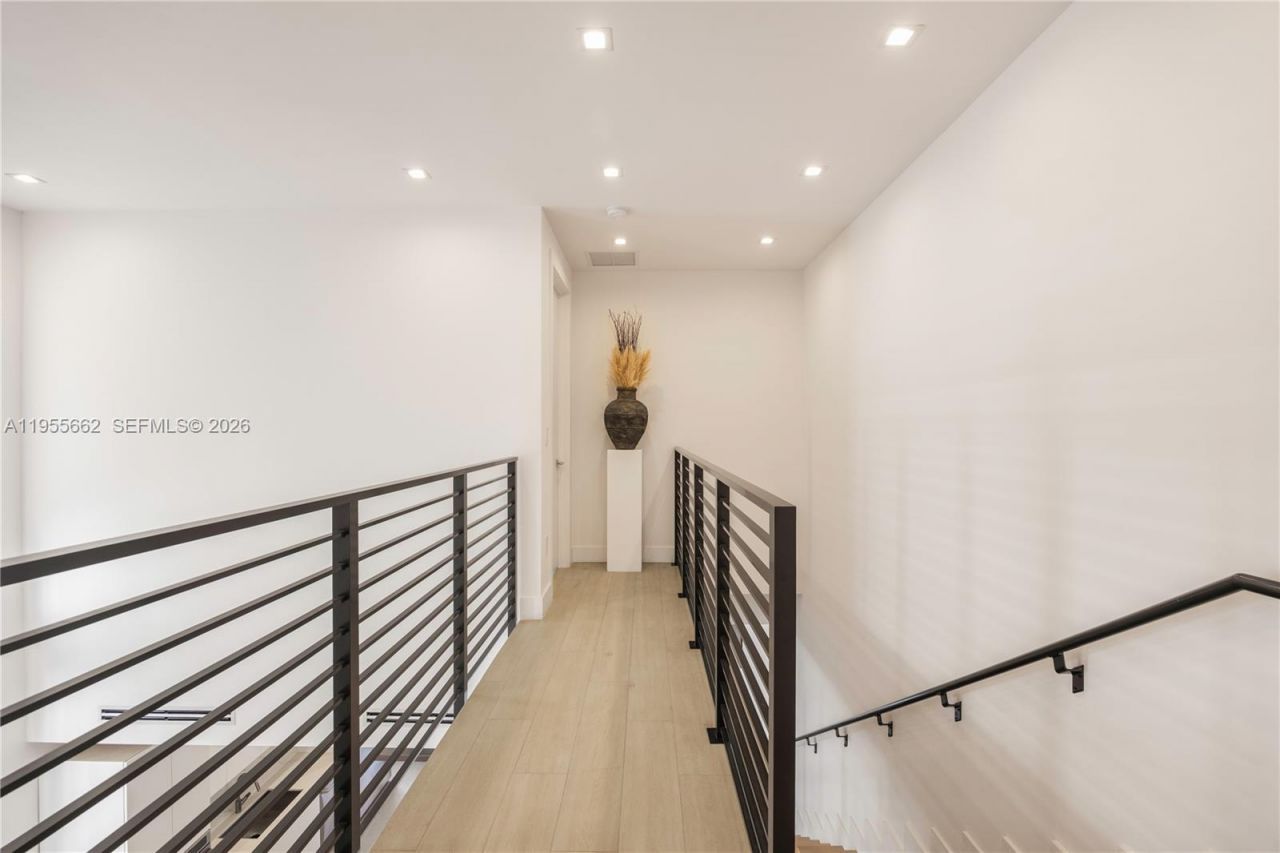 3067 SW 21st Ter, Unit 3067, Miami, FL 33145 Photo