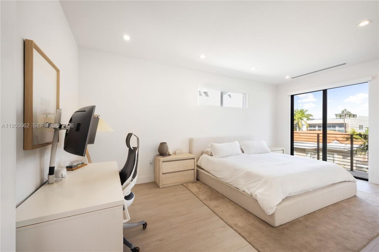 3067 SW 21st Ter, Unit 3067, Miami, FL 33145 Photo