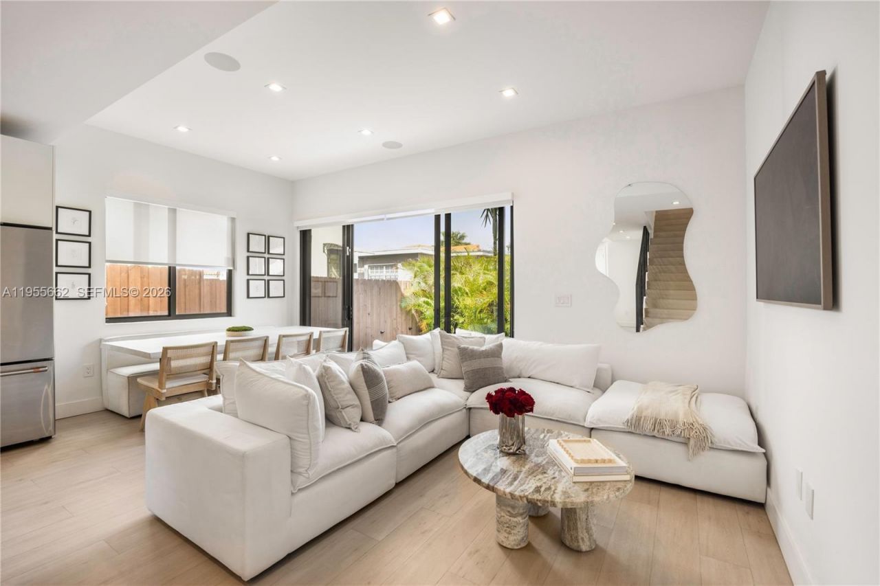 3067 SW 21st Ter, Unit 3067, Miami, FL 33145 Photo