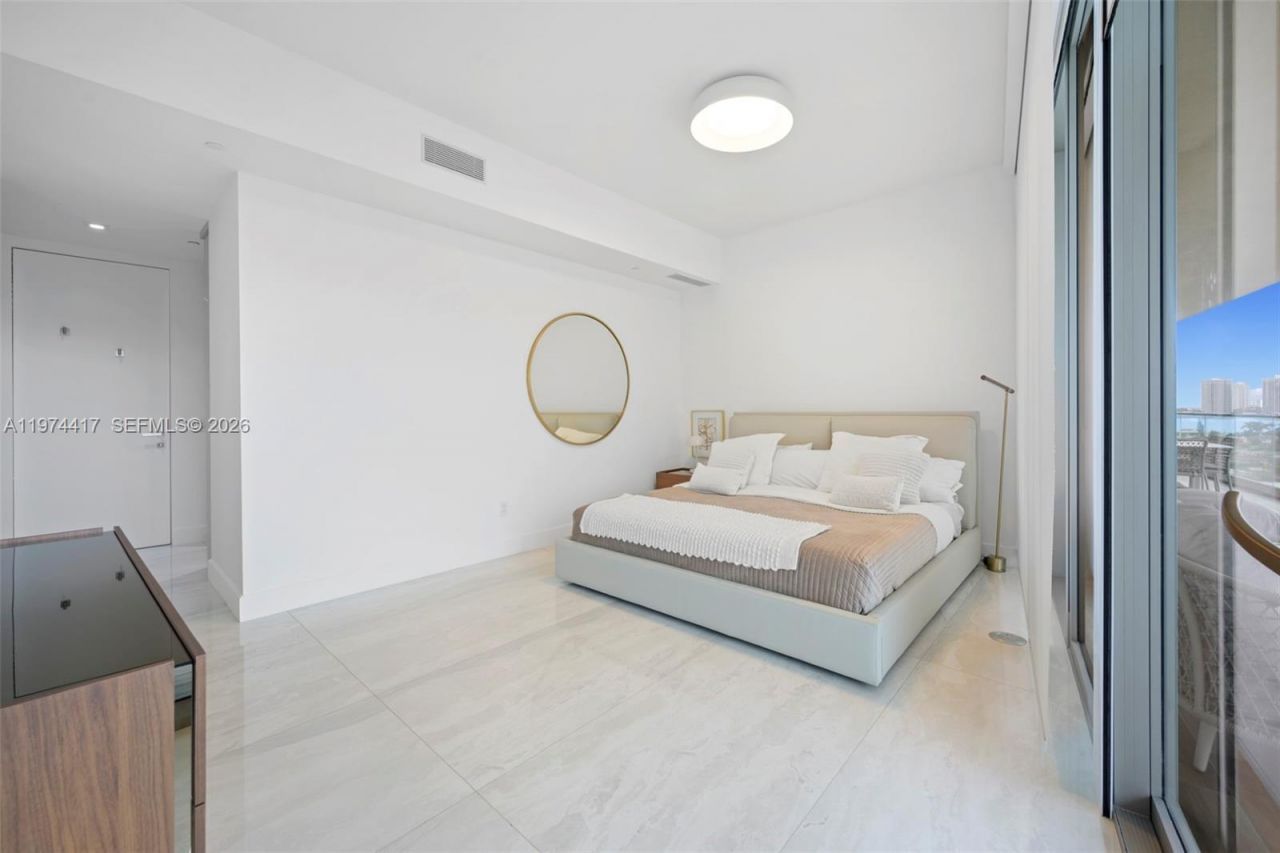 18975 Collins Ave , Unit 605, Sunny Isles Beach, FL 33160 Photo