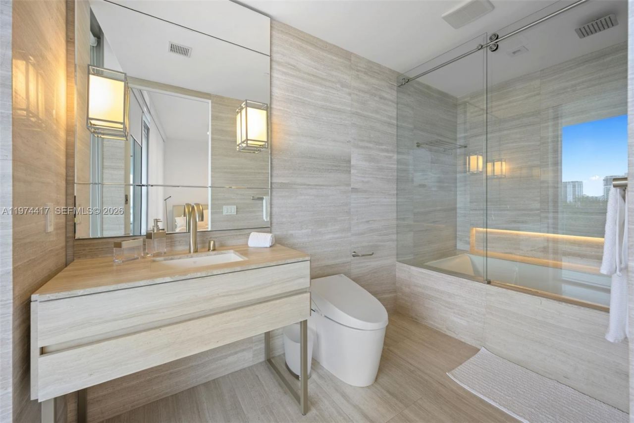 18975 Collins Ave , Unit 605, Sunny Isles Beach, FL 33160 Photo