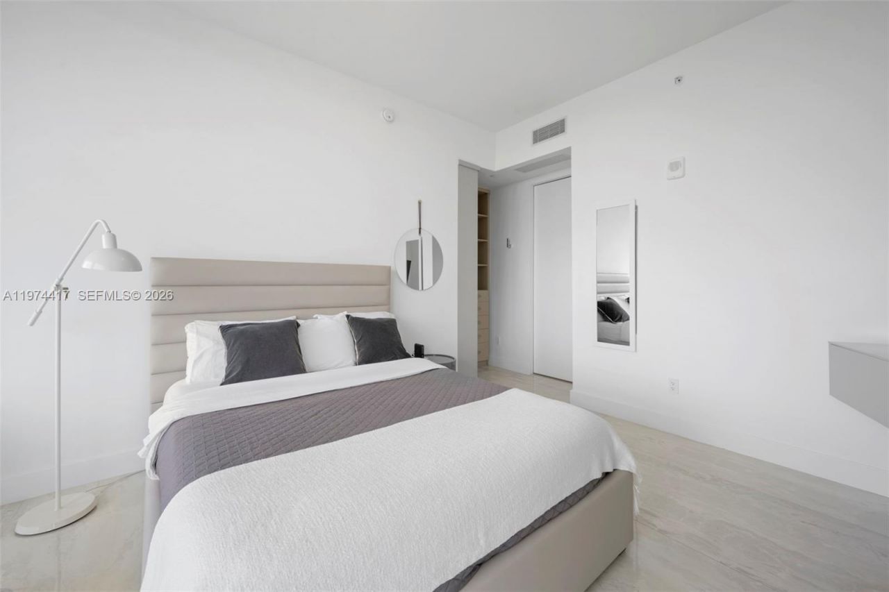 18975 Collins Ave , Unit 605, Sunny Isles Beach, FL 33160 Photo