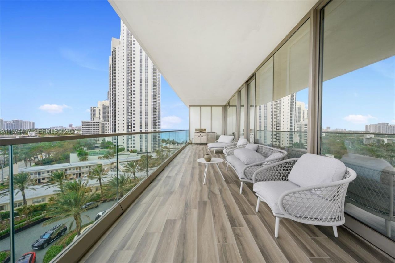 18975 Collins Ave , Unit 605, Sunny Isles Beach, FL 33160 Photo