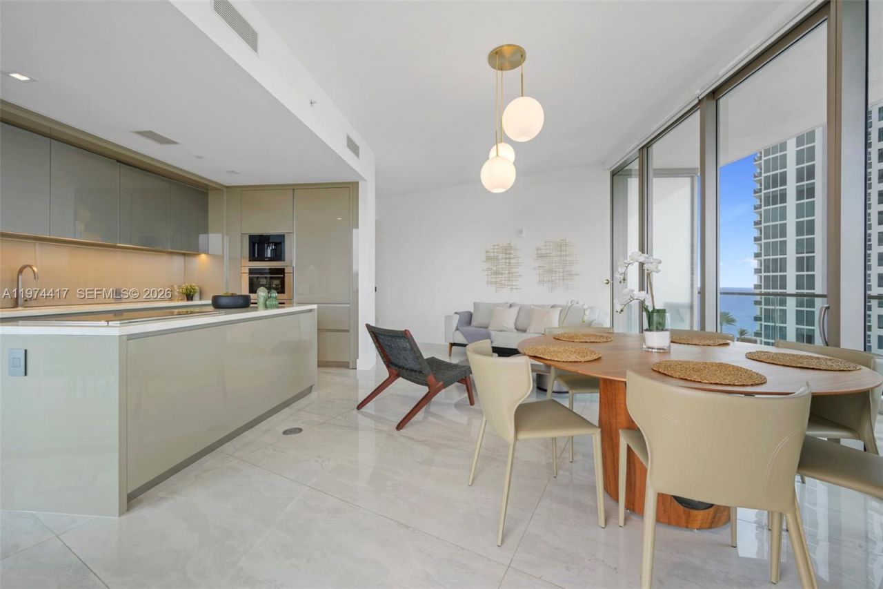 18975 Collins Ave , Unit 605, Sunny Isles Beach, FL 33160 Photo
