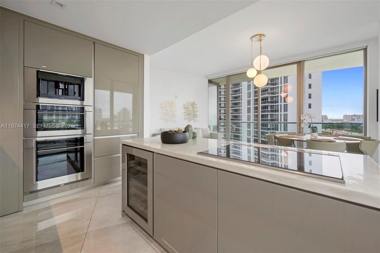 18975 Collins Ave , Unit 605, Sunny Isles Beach, FL 33160 Photo