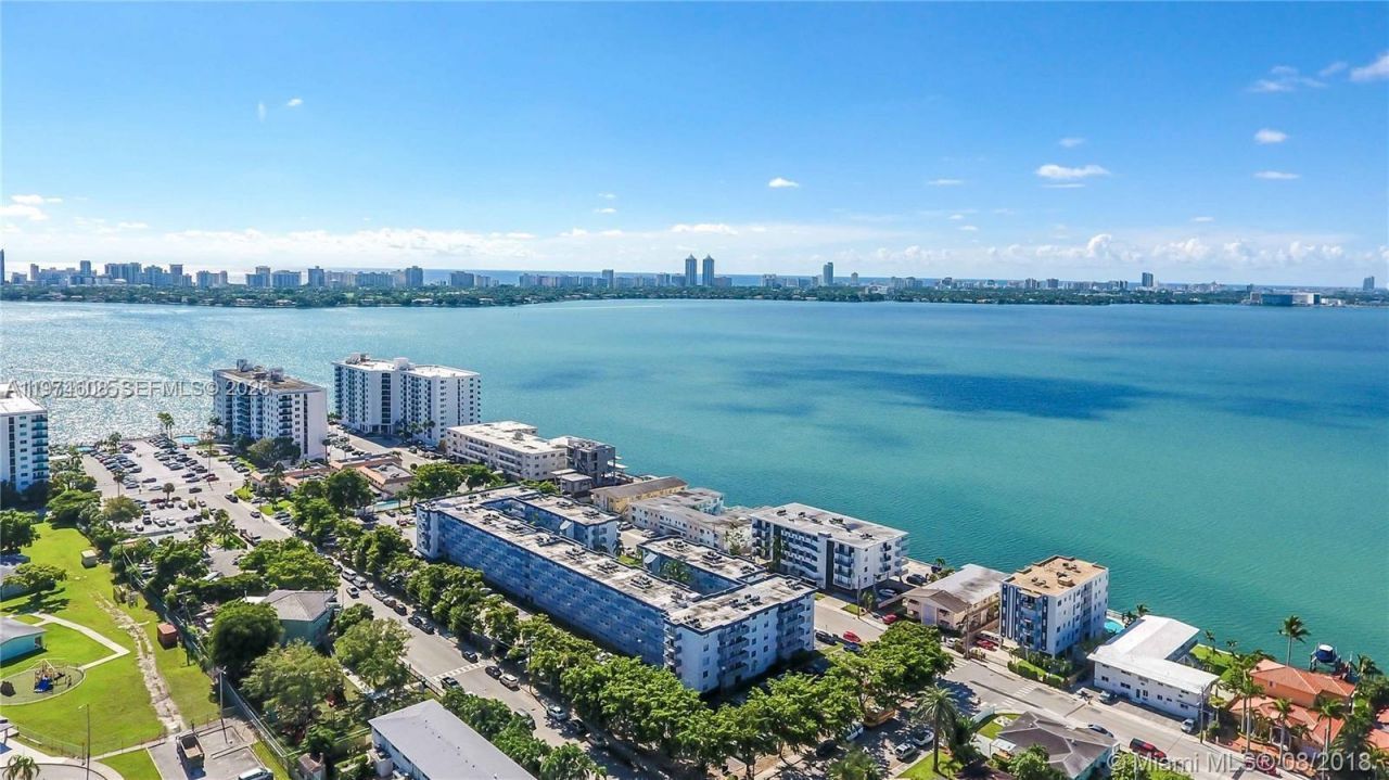 1801 S Treasure Dr, Unit 124, North Bay Village, FL 33141 Photo