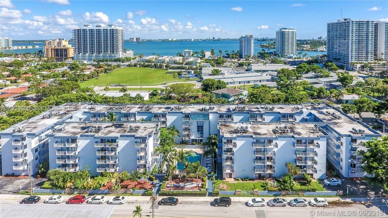 1801 S Treasure Dr, Unit 124, North Bay Village, FL 33141 Photo