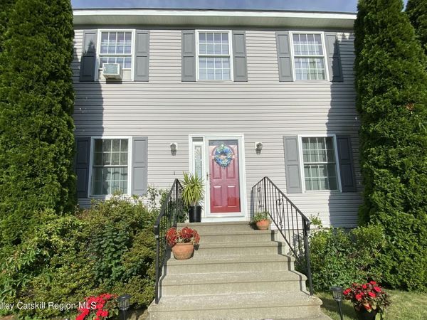 31 Mahikan Drive Drive, Hudson, NY 12534