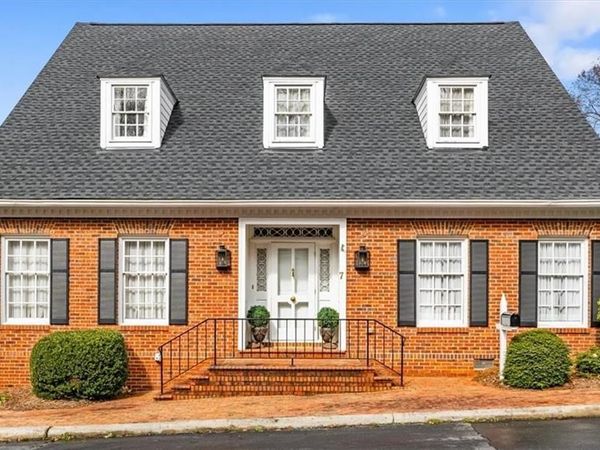 7 Charleston Square, Greensboro, NC 27408