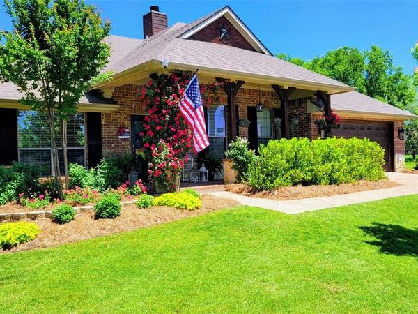 634 Half Moon Way, Runaway Bay, TX 76426