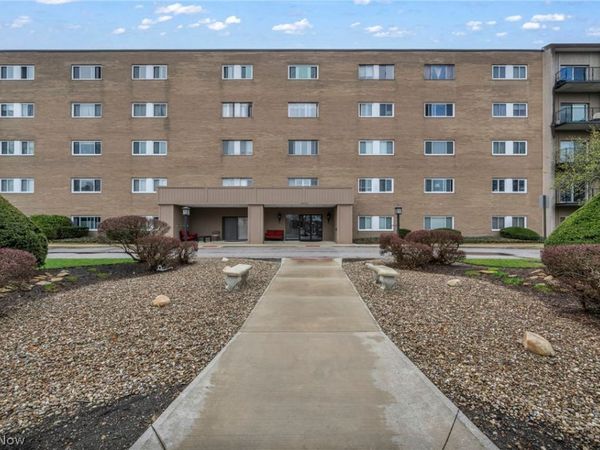 20333 Detroit Road, Unit 406, Rocky River, OH 44116