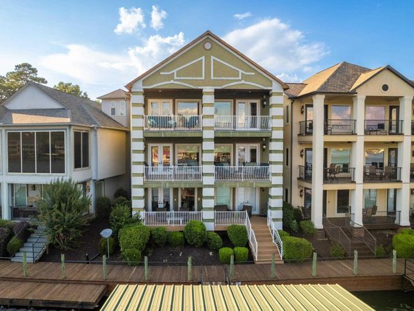 347 Paradise Pt, Hot Springs, AR 71913