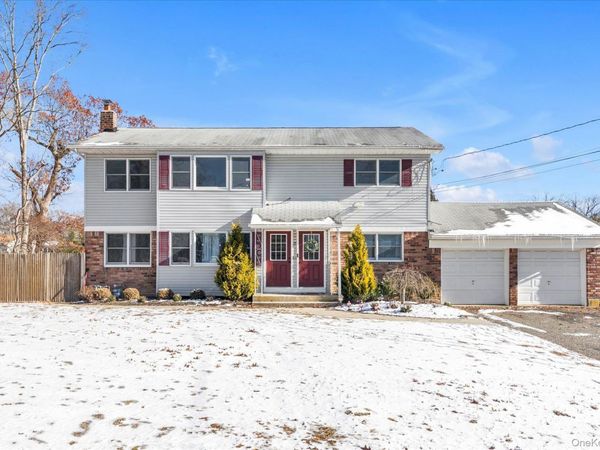 27 Marlo Lane , Unit 2nd Floor, Hauppauge, NY 11788