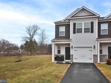 854 PEACEFUL LANE, PENNSBURG, PA 18073