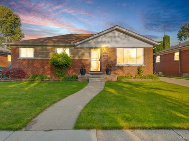24880 Warrington Avenue , Eastpointe, MI 48021