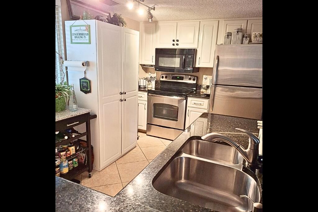 1030 Lake Shore Drive, Unit 206, Lake Park, FL 33403 Photo