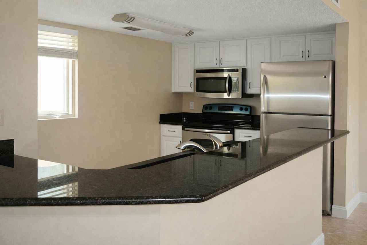 1030 Lake Shore Drive, Unit 206, Lake Park, FL 33403 Photo