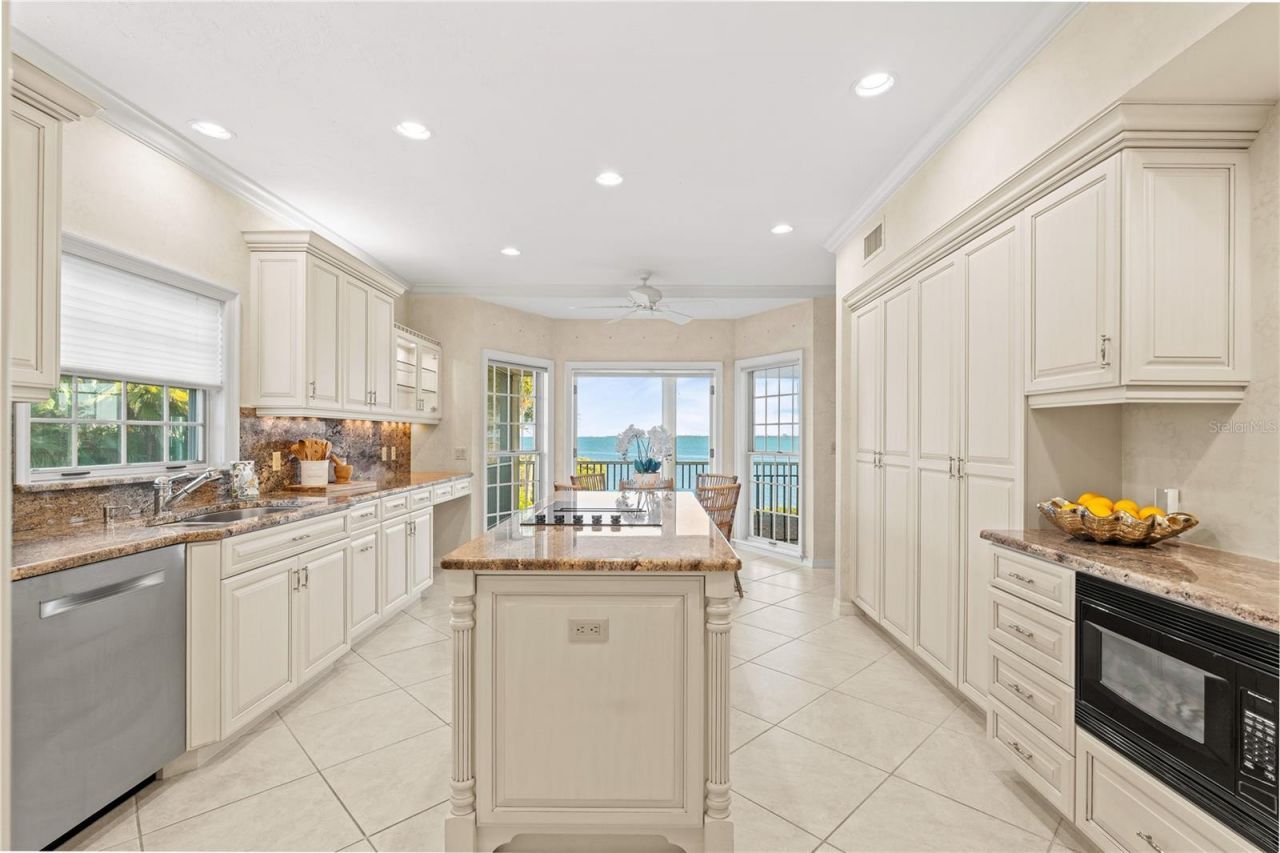 41 Tidy Island Boulevard, Bradenton, FL 34210 Photo