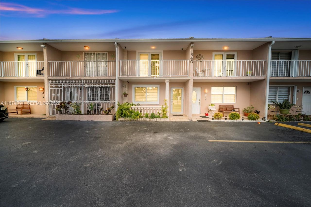 1540 W 42nd Pl, Unit C, Hialeah, FL 33012 Photo