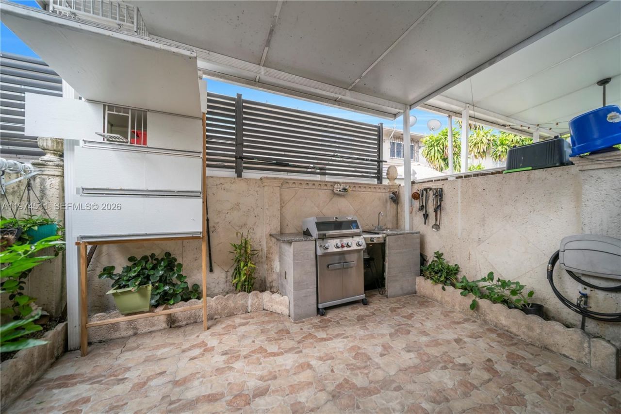 1540 W 42nd Pl, Unit C, Hialeah, FL 33012 Photo