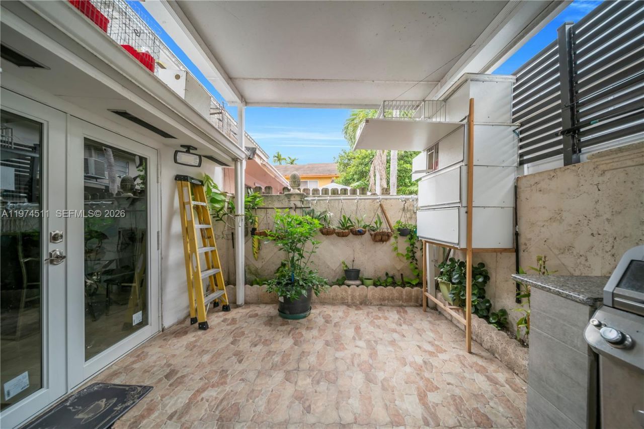 1540 W 42nd Pl, Unit C, Hialeah, FL 33012 Photo