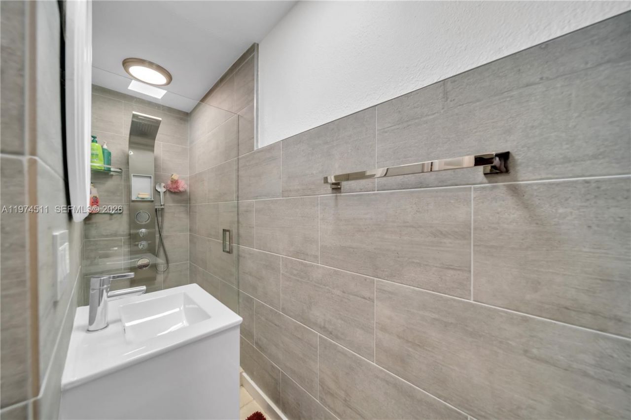 1540 W 42nd Pl, Unit C, Hialeah, FL 33012 Photo