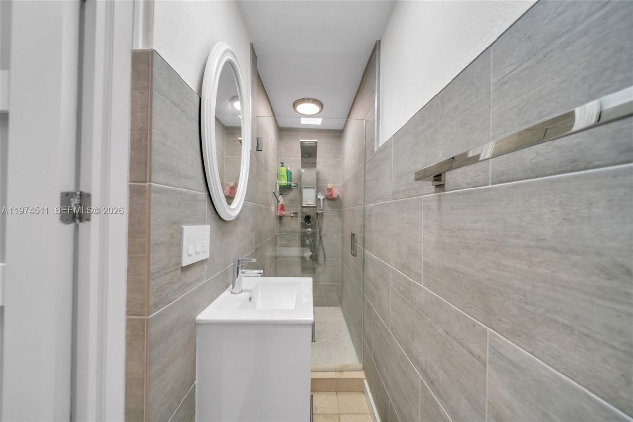 1540 W 42nd Pl, Unit C, Hialeah, FL 33012 Photo