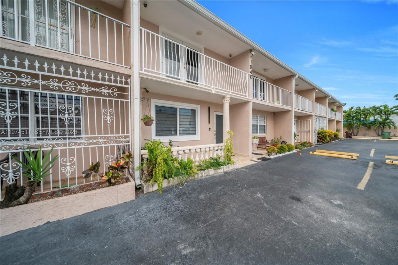 1540 W 42nd Pl, Unit C, Hialeah, FL 33012 Photo