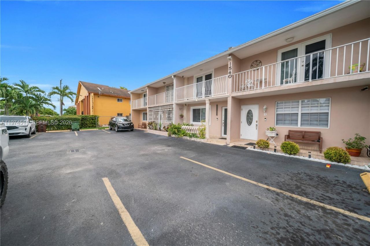 1540 W 42nd Pl, Unit C, Hialeah, FL 33012 Photo