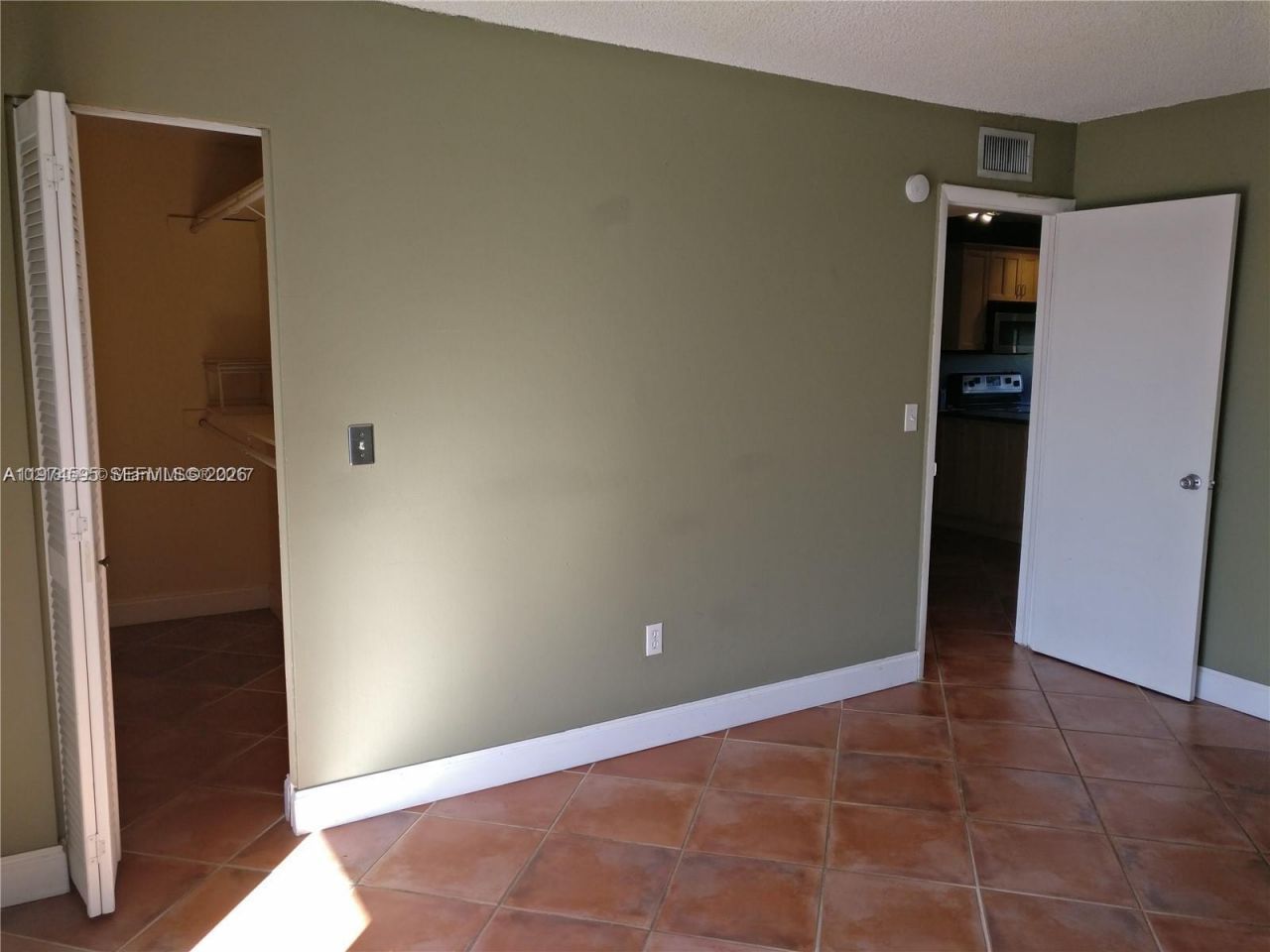 1801 S Treasure Dr, Unit 502, North Bay Village, FL 33141 Photo