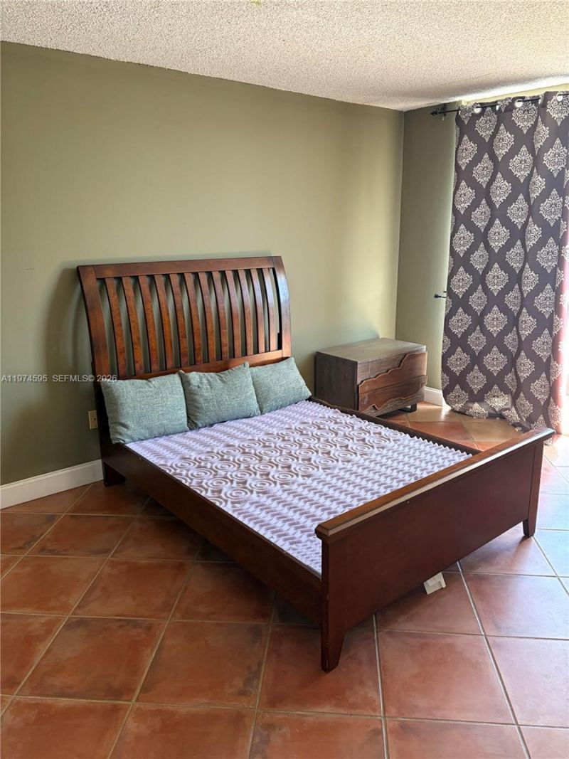 1801 S Treasure Dr, Unit 502, North Bay Village, FL 33141 Photo